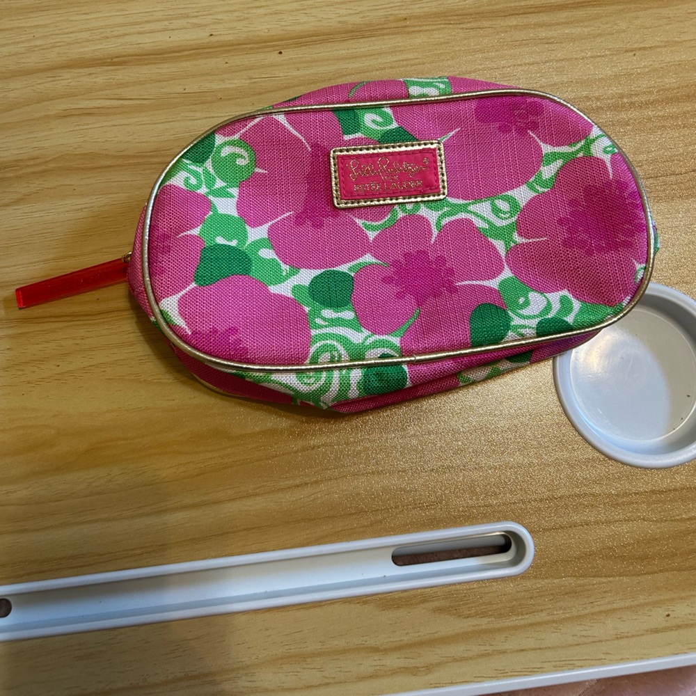 Lilly Pulitzer makeup bag - Picture 1 of 2